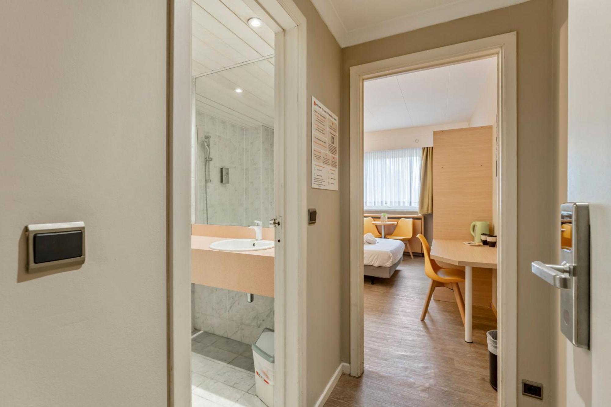 Отель Sleep & Go Brussels South Ватерлоо Экстерьер фото